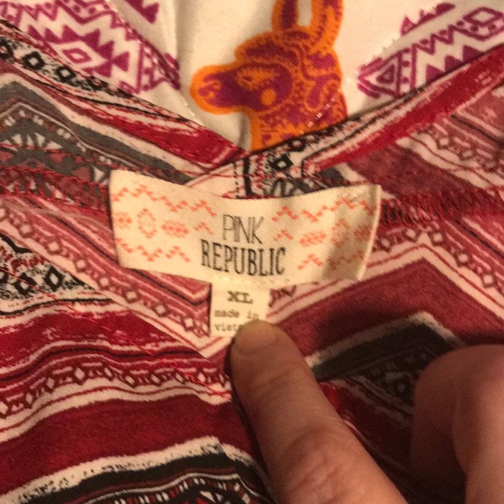 Red Chevron Top - Picture 5 of 6